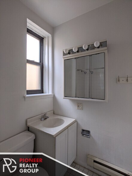 Building Photo - 1212 N Dearborn St