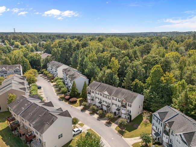 Building Photo - Spacious 3-Story End-Unit Townhome Near RTP