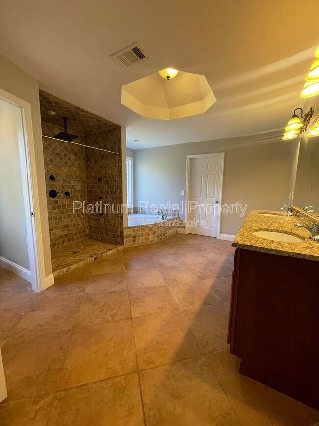 Building Photo - 1305 Smithdale Heights Dr