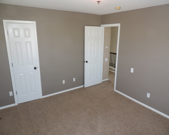 Building Photo - Conservatory 4 Bedroom Home (Available Imm...