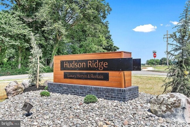 Building Photo - 326 Avon Dr