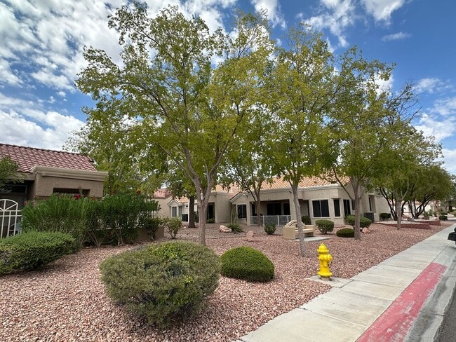 Building Photo - 2 Bedroom 2 Bathroom Sun City Summerlin To...
