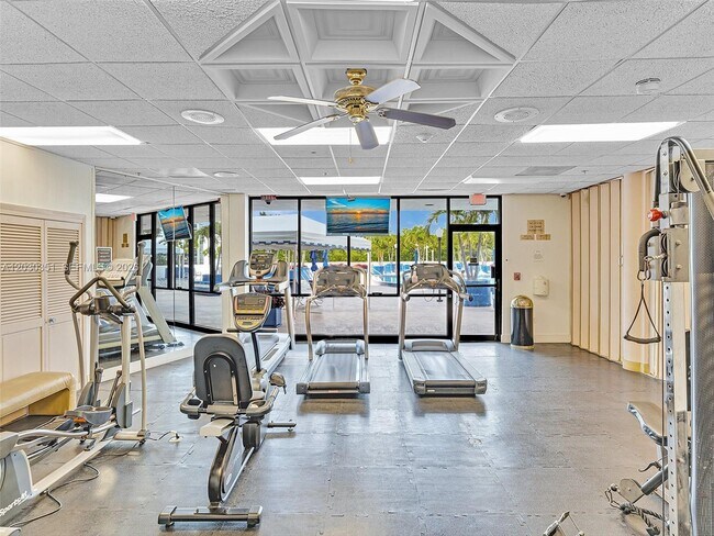 Building Photo - 3731 N Country Club Dr