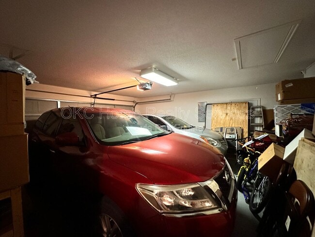 Building Photo - 17316 Valley Crst