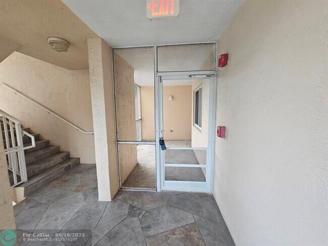 Building Photo - 9537 Weldon Cir