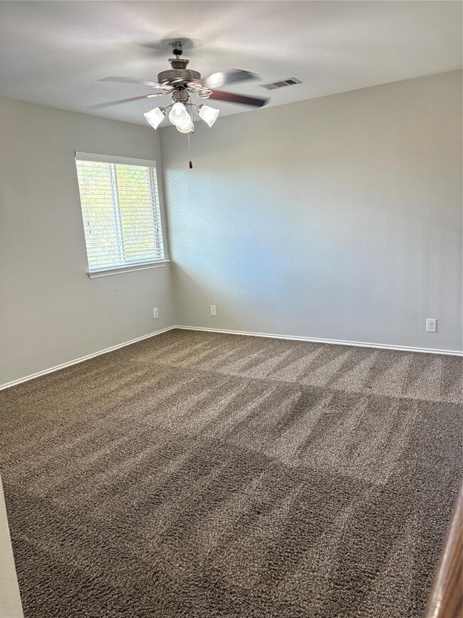 Building Photo - 303 Grutsch Dr