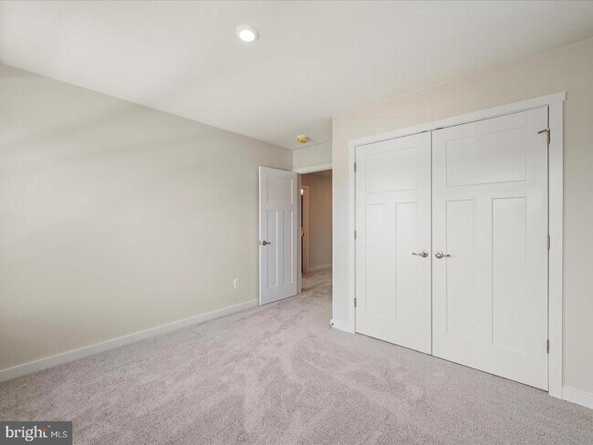 Building Photo - 17 Lyriq Ct