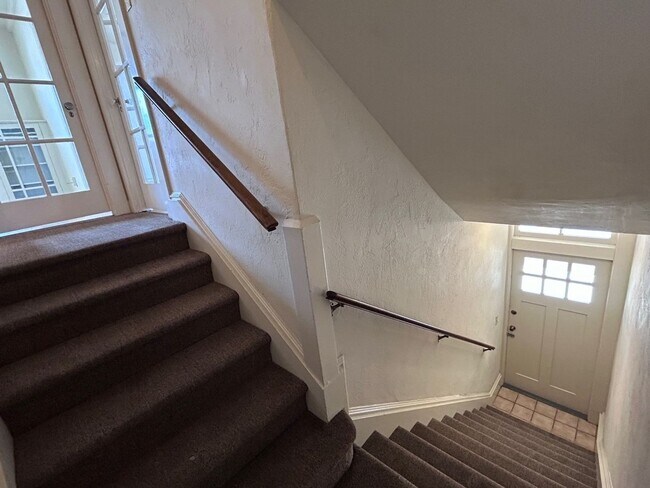 Building Photo - CM530L