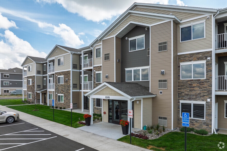 Primary Photo - Hickory Grove