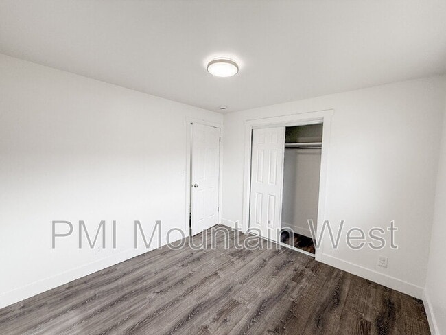 Building Photo - 1011 Claremont Dr