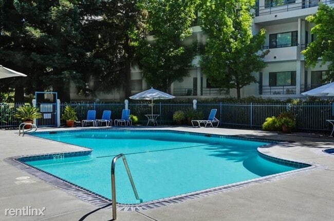 Building Photo - 2 br, 2 bath Condo - The Plaza