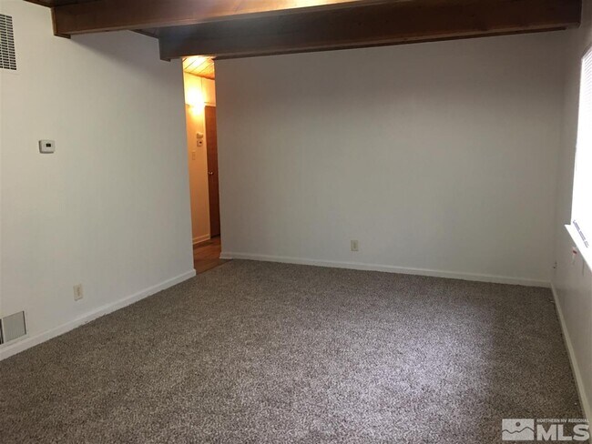 Building Photo - 395 Denslowe Dr