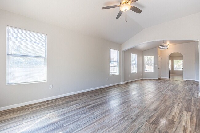 Building Photo - 9802 Vandenberg Way