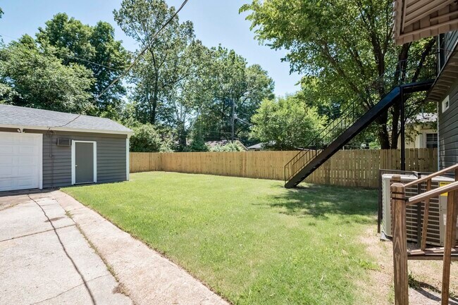 Building Photo - 1553 North Pkwy