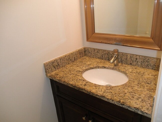Building Photo - Shoma Townhomes