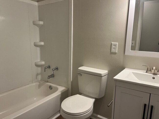 Building Photo - 3 Bedroom Home in Lee County for rent!