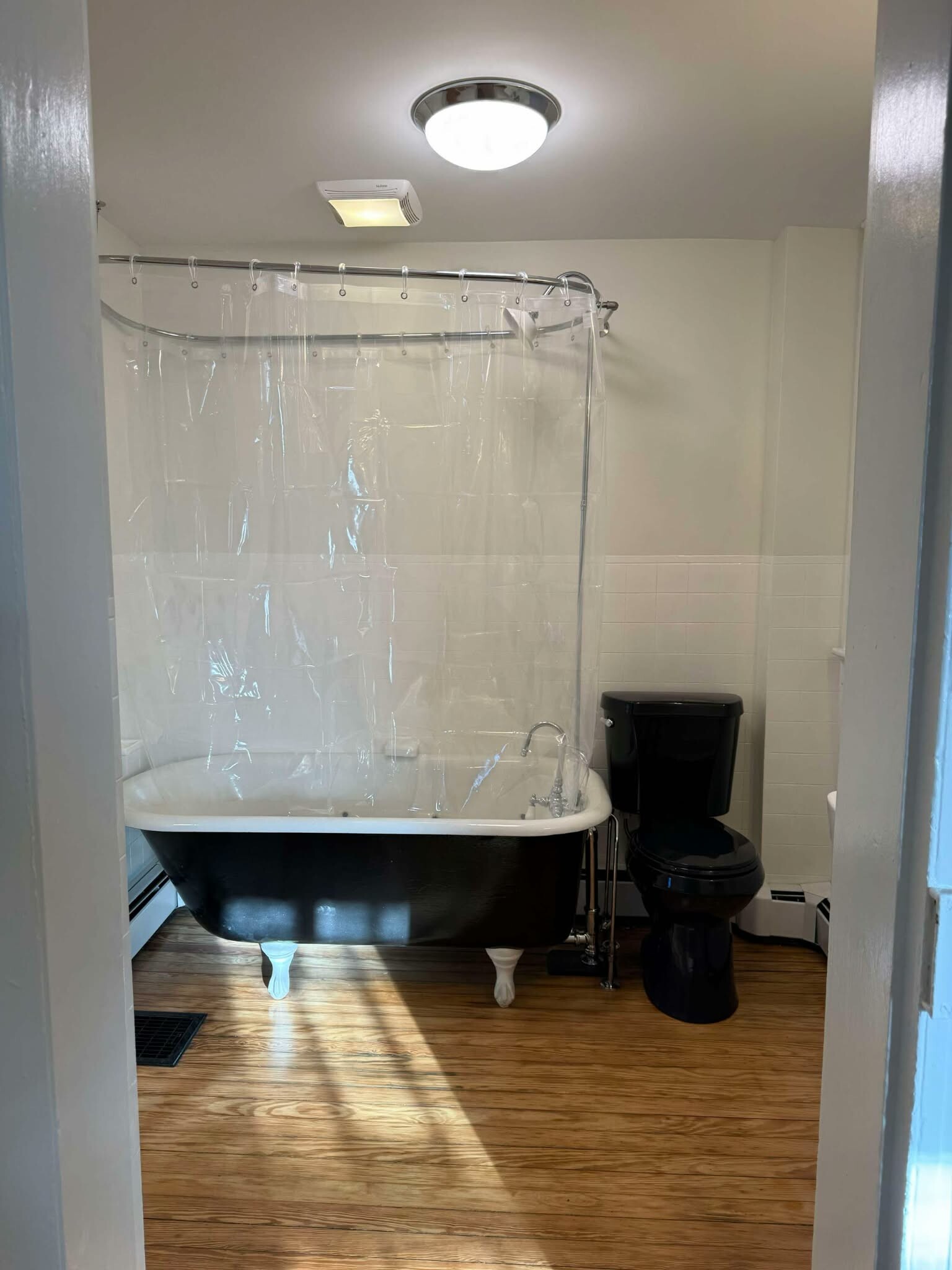 Refurbished Clawfoot Tub w/ New Shower Assembly & Toilet - 344B W Patrick St