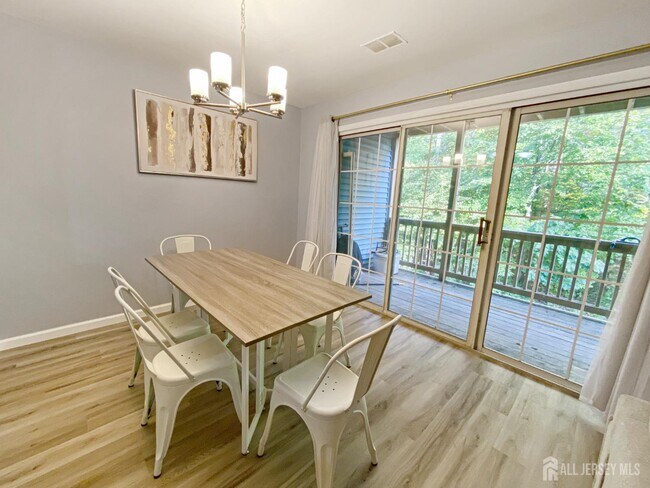 Building Photo - 5062 Beech Ct