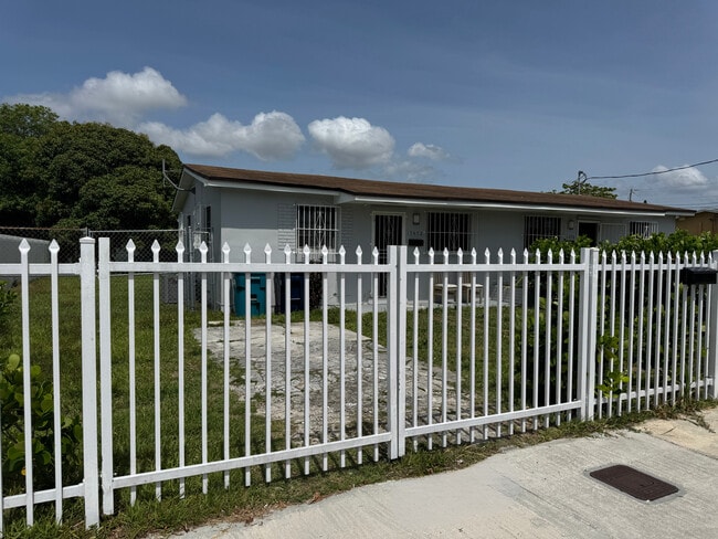 Building Photo - 17472 SW 105th Ave