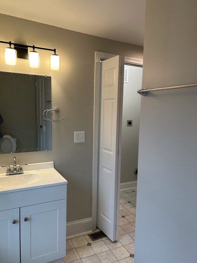 Building Photo - 520 S Kent St