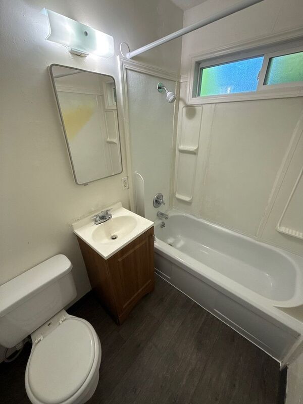 Building Photo - 239 Kearney St S