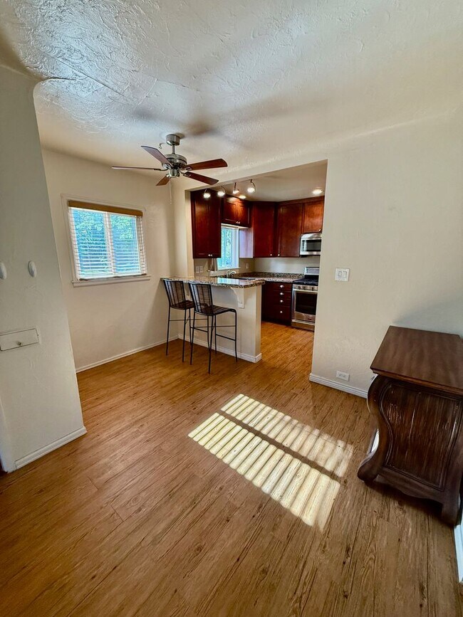 Building Photo - Updated 3 Bed Home with Large Yard