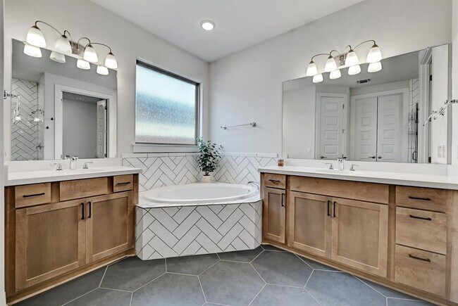 Building Photo - 8509 Silverthorne St