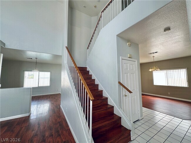 Building Photo - 7216 Winding Creek Dr
