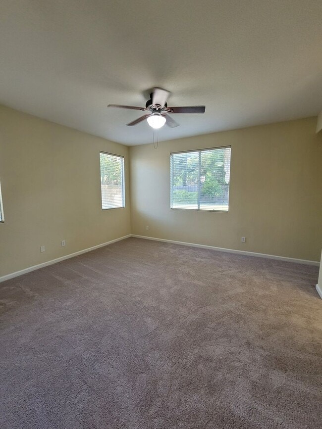 Building Photo - AVAILABLE NOW!!!