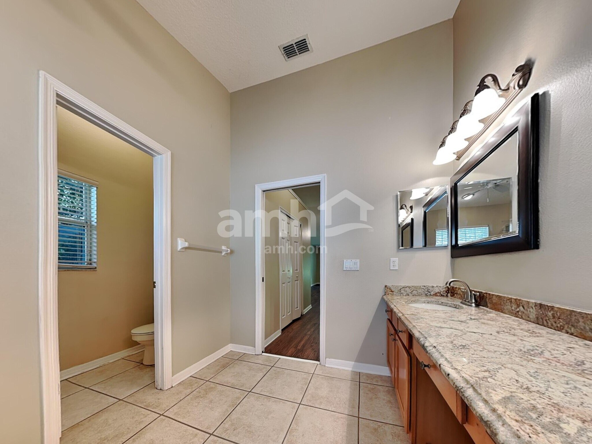 Building Photo - 883 Moonluster Dr