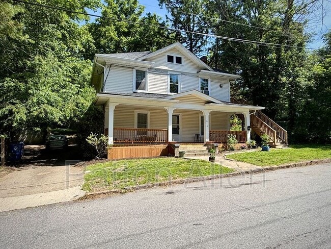 Building Photo - 16 Hillside St