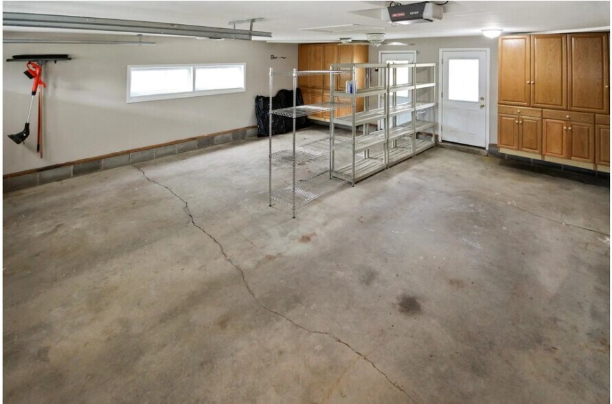 Building Photo - 2657 Magnolia Ln N