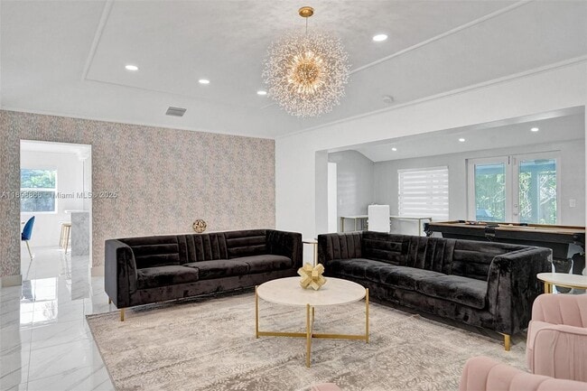 Building Photo - 725 Harrison St