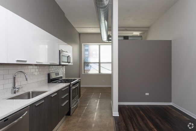 Building Photo - 13thirteen Randolph Street Lofts