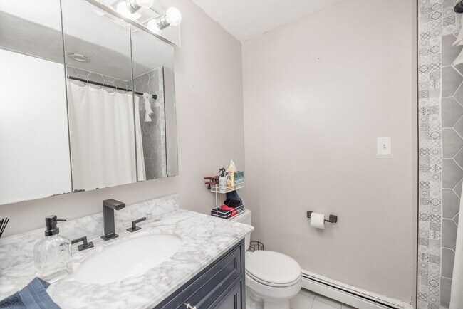 Building Photo - 404 Meridian St