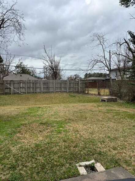 Building Photo - 7318 Dearborn St