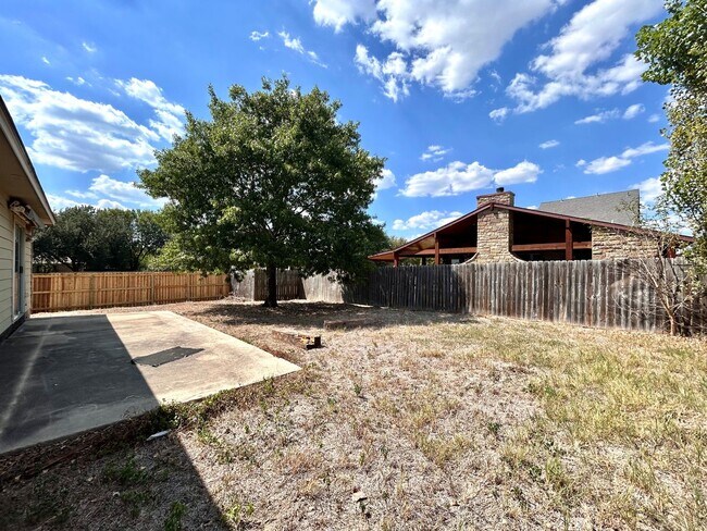 Building Photo - 3 Bed | 2 Bath – Cozy One-Level Home with ...