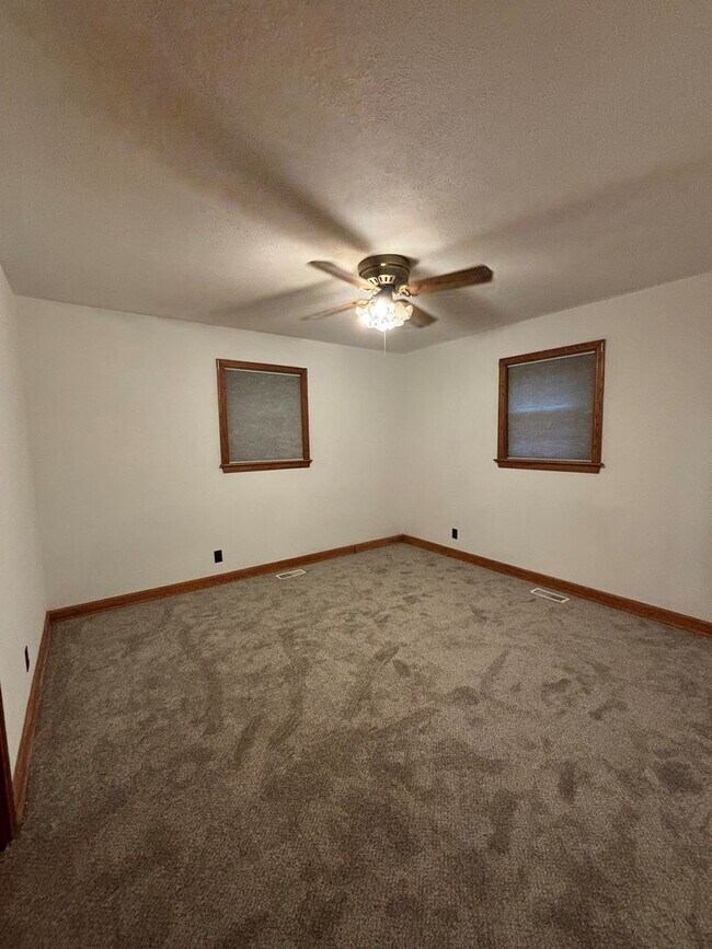 Building Photo - 903 N Audubon Ave