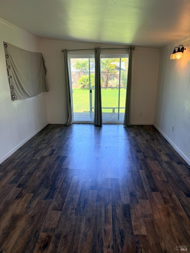 Building Photo - 472 Church St