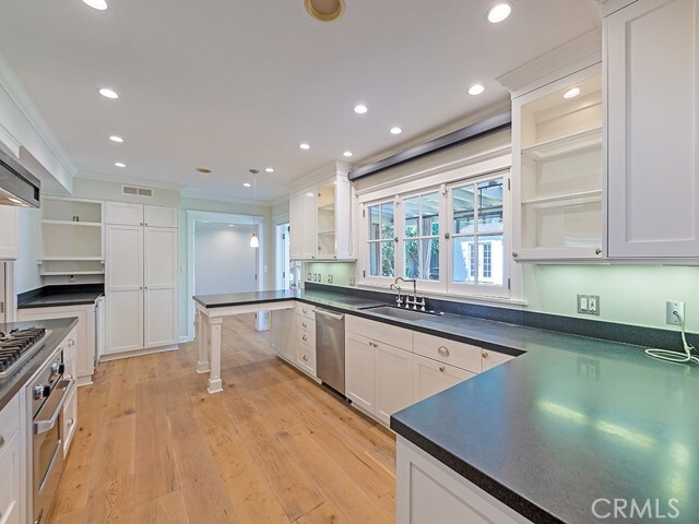 Building Photo - 5463 Katherine Ave