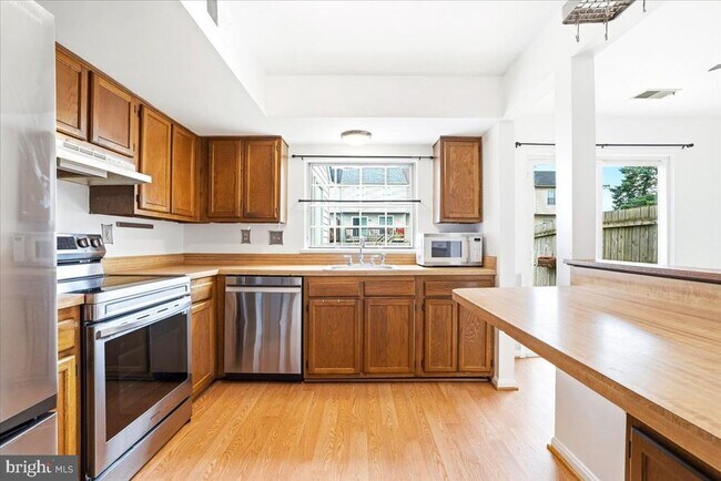 Building Photo - 5735 Sunset View Ln
