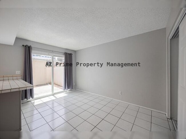 Building Photo - 15 E Carter Dr