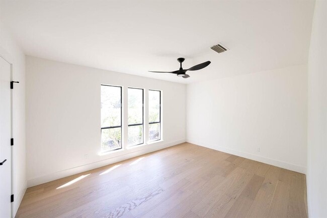 Building Photo - 10502 Ronwood Dr