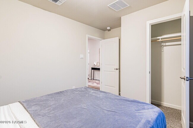 Building Photo - 125 Lake Ridge Dr