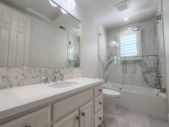 Building Photo - Updated Home Available Now in Downtown Pal...