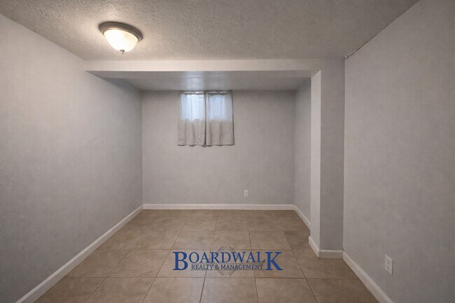 Building Photo - 1138-1138 Navajo St