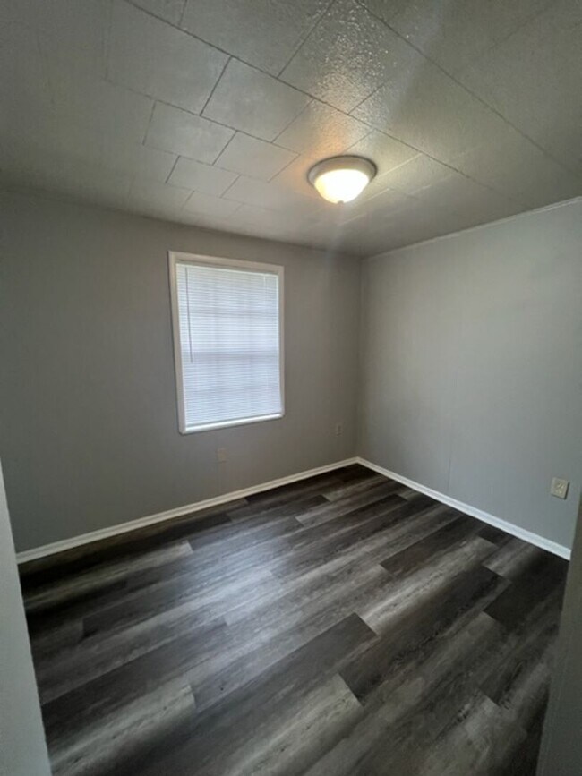 Building Photo - 601 Cedarwood Dr