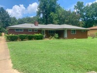 Building Photo - 911 Altamont Rd