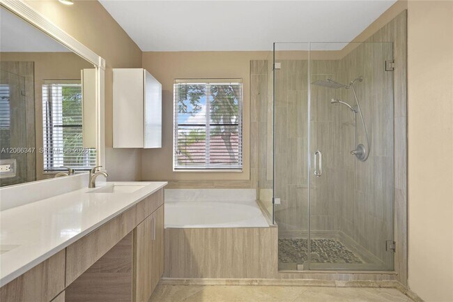 Building Photo - 4312 Laurel Ridge Cir