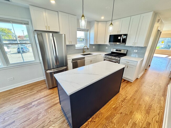 Building Photo - 4816 W Henderson St